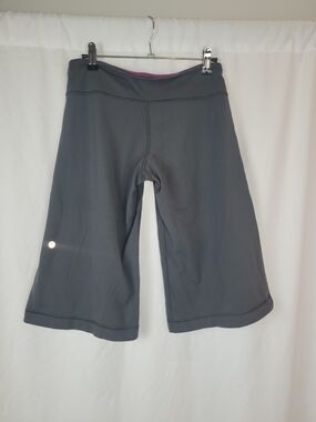 Lululemon athletica Gray Wide-Leg Active Bermudas with Pink Waistband Lining